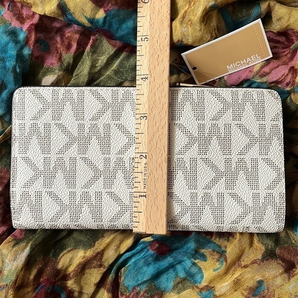 Brand New Michael Kors Vanilla & Luggage Large Top Zip Continental Snap Wallet - Picture 6 of 16